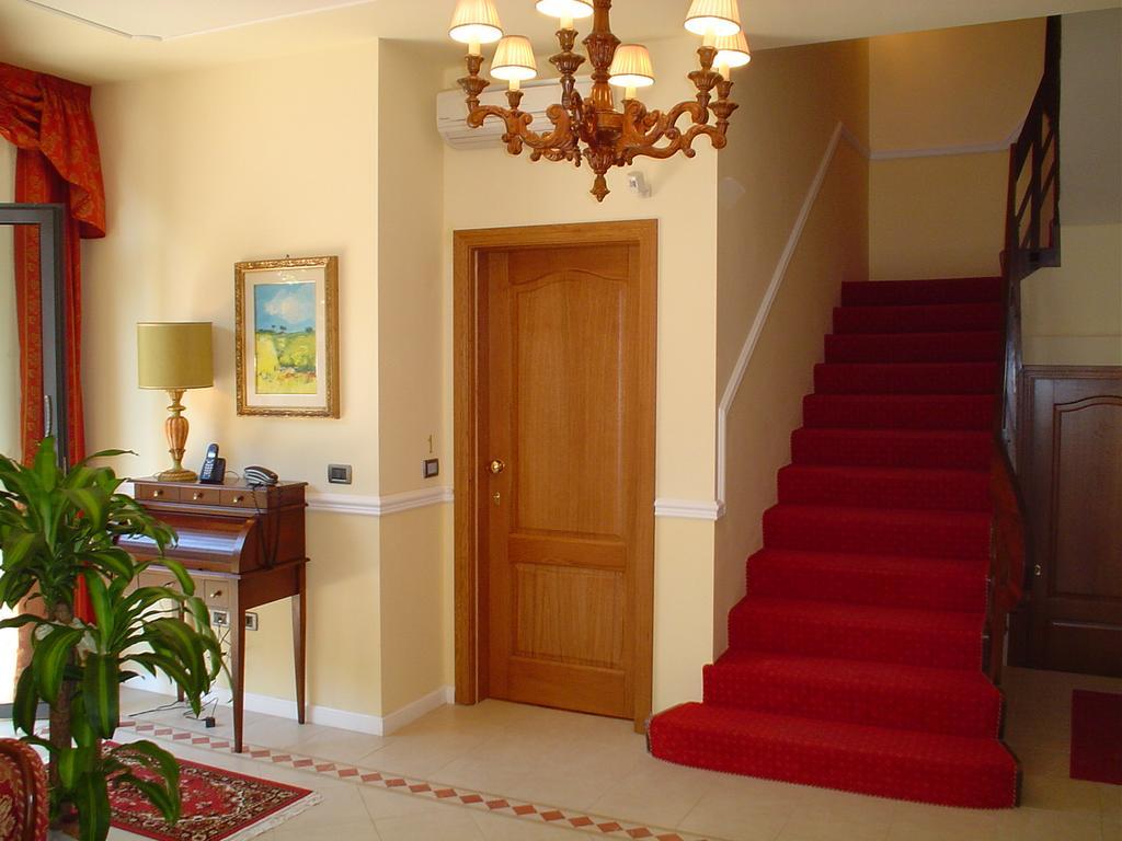 מונטה קטיני טרמה Petit Chateau מראה חיצוני תמונה